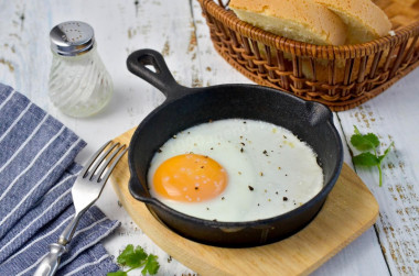 Fried eggs in the oven