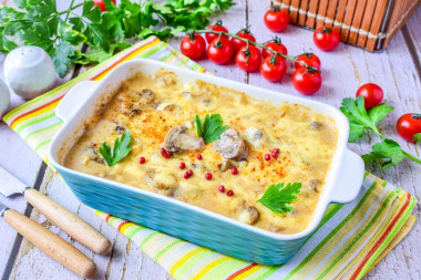 Mushrooms in cream with cheese in the oven