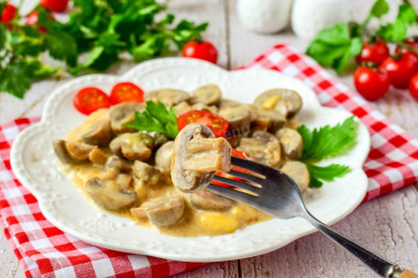 Mushrooms in cream with cheese in the oven