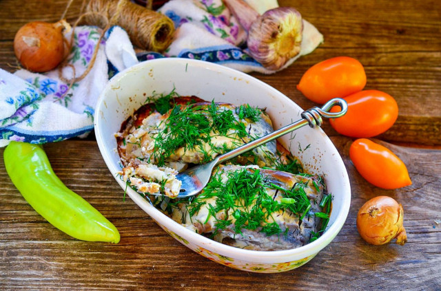 Carp in sour cream baked in the oven in pieces