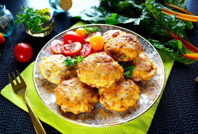 Minced meat in batter in a frying pan