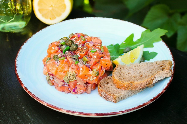 Salmon tartare