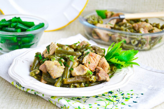 Meat with string beans