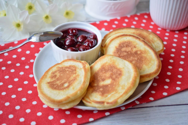 Pancakes in a hurry without yeast