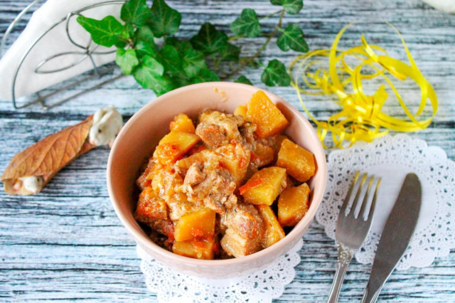 Stewed potatoes with meat in sour cream