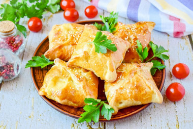 Puff pastry envelopes in the oven with chicken cheese and potatoes