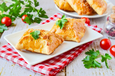 Puff pastry envelopes in the oven with chicken cheese and potatoes