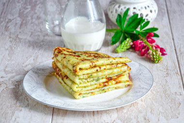 Cheese pancakes with greens