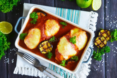 Chicken breasts with eggplant in the oven