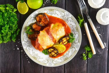 Chicken breasts with eggplant in the oven