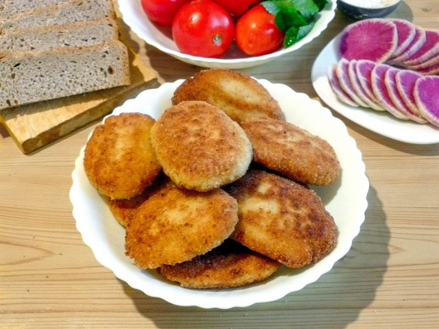 Fish cutlets with semolina