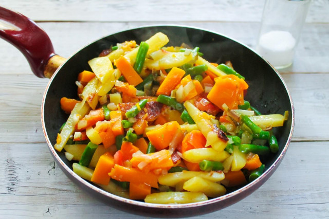 Vegetable stew with string beans