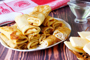 Pancakes with chicken, mushrooms and cheese