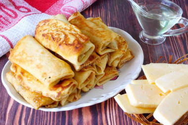 Pancakes with chicken, mushrooms and cheese