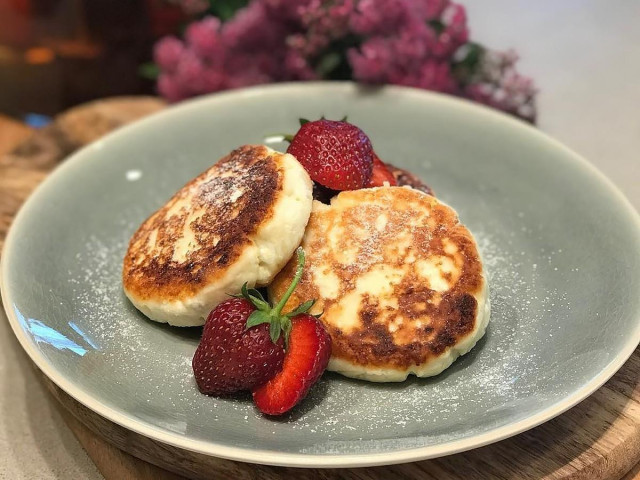 Cheesecakes without flour in a frying pan with protein