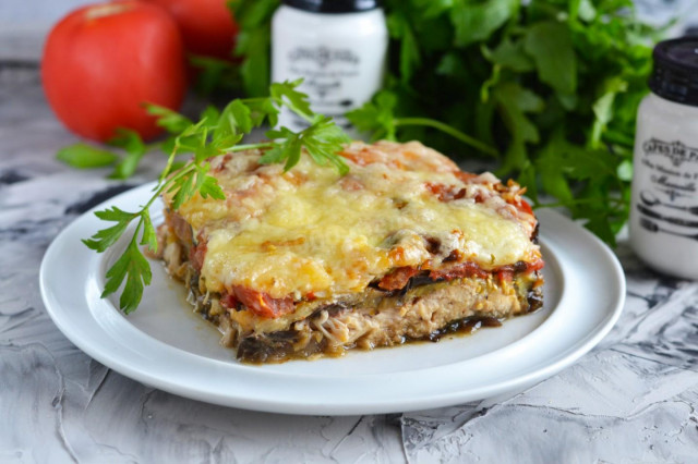 Chicken with eggplant and tomatoes in the oven