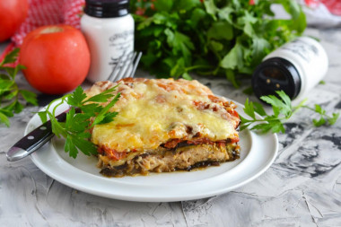 Chicken with eggplant and tomatoes in the oven