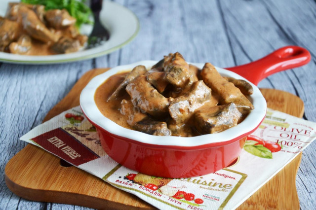 Liver stroganoff with sour cream