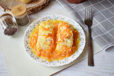 Stewed fish with carrots and onions