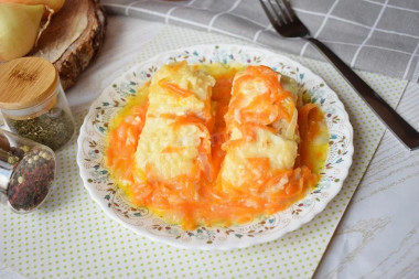 Stewed fish with carrots and onions