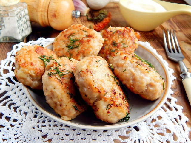 Chicken cutlets with cabbage