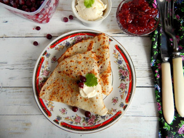 Pancakes custard on kefir with holes