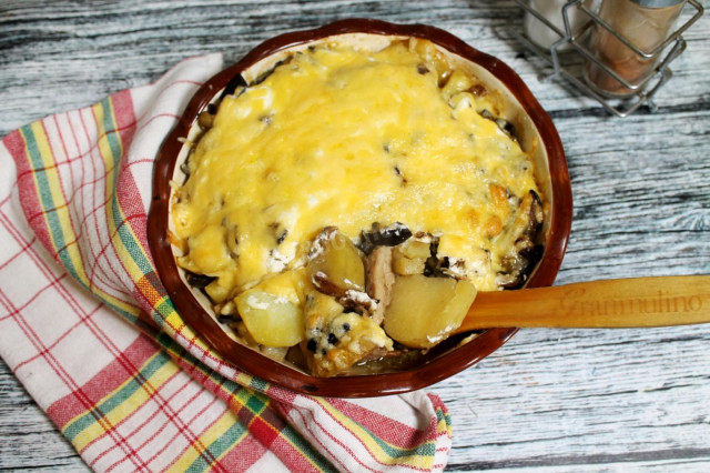 Meat with eggplant and potatoes