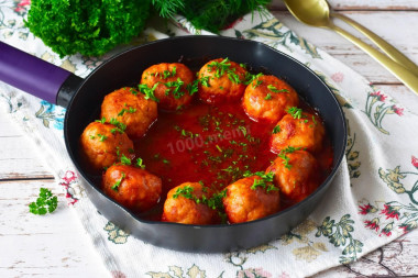 Meatballs without rice in a pan with gravy