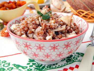 Buckwheat pilaf with chicken in a frying pan