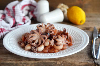 Frozen sea cocktail in a frying pan