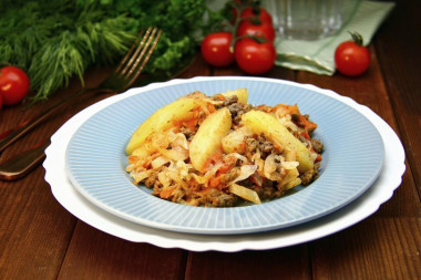 Stewed cabbage with minced meat and potatoes