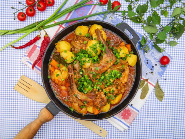 Rabbit stewed with potatoes