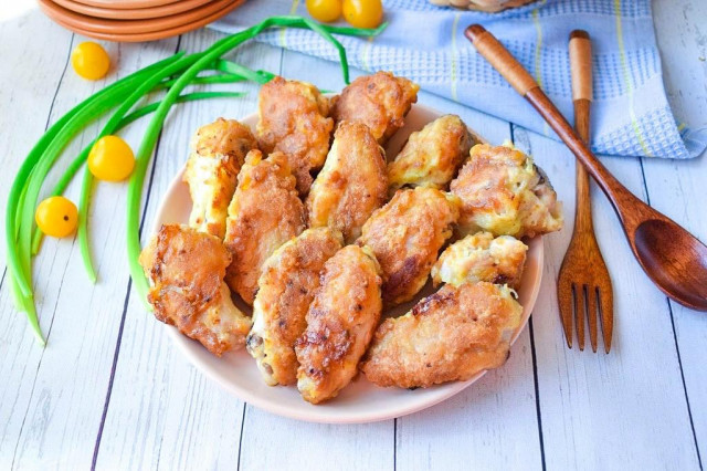 Chicken wings in batter in a frying pan