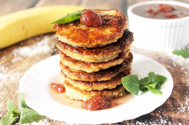 Oatmeal pancakes with banana