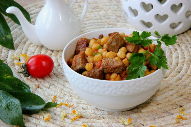 Chickpeas with beef