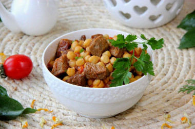 Chickpeas with beef