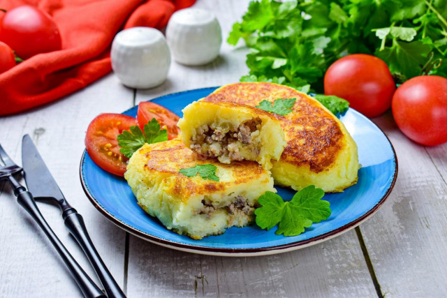 Pies from mashed potatoes in a frying pan