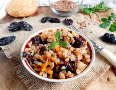 Buckwheat porridge with prunes