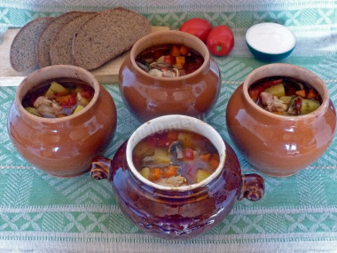 Soup in pots in the oven