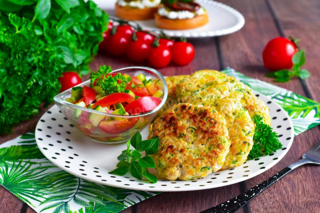 Turkey cutlets with zucchini