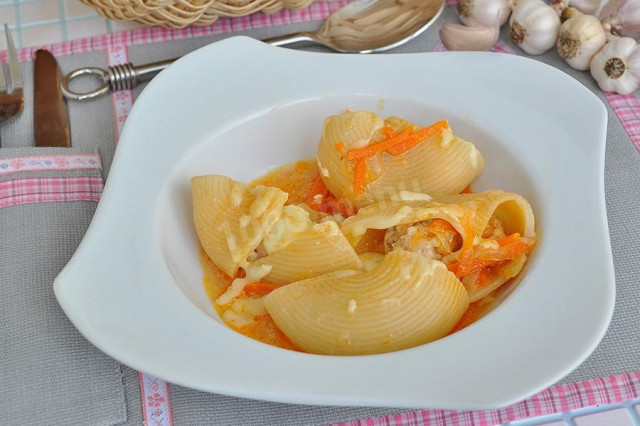 Stuffed pasta on frying pan