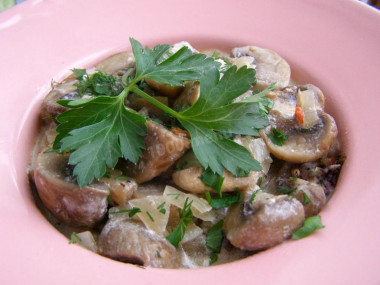 Stewed mushrooms in a slow cooker