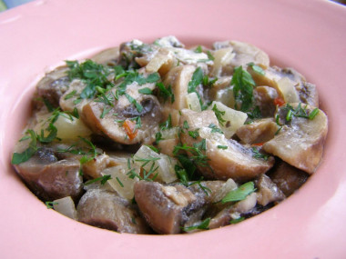 Stewed mushrooms in a slow cooker