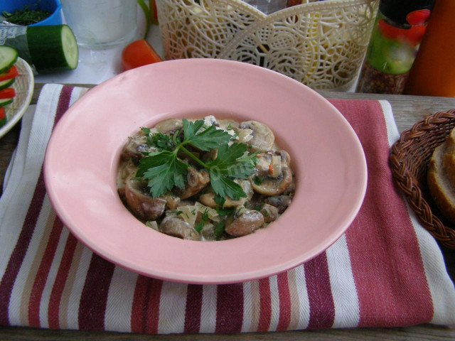 Stewed mushrooms in a slow cooker