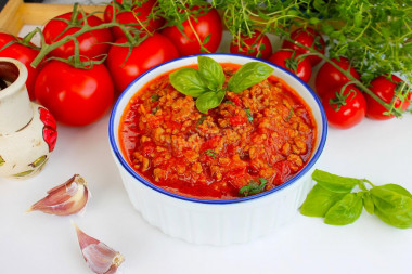 Simple Bolognese sauce with tomato paste