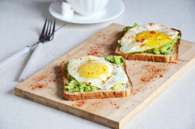 Avocado and egg toast