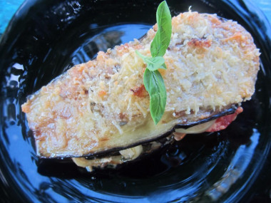 Eggplant with vegetables baked in the oven