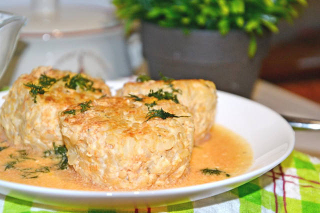 Meatballs in sour cream and tomato sauce in slow cooker