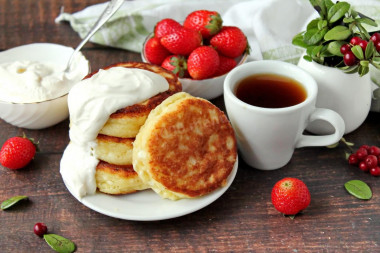 Kefir cheese pancakes with cottage cheese in a frying pan