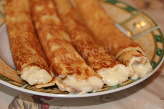 Waffle rolls with cream